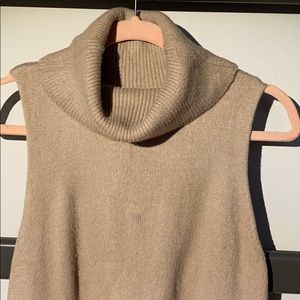 SevenSisters Turtleneck Sleeveless Sweater
